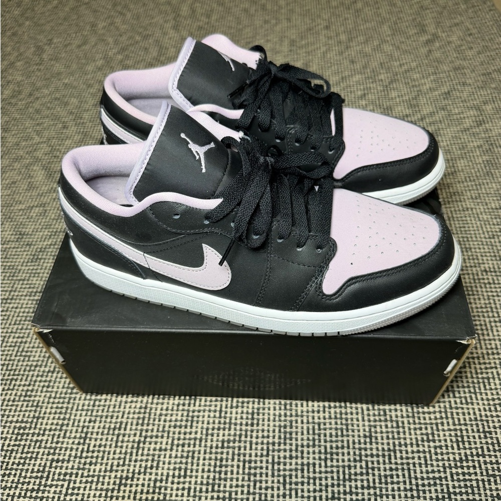 Air Jordan 1 Low SE 'Black Iced Lilac'